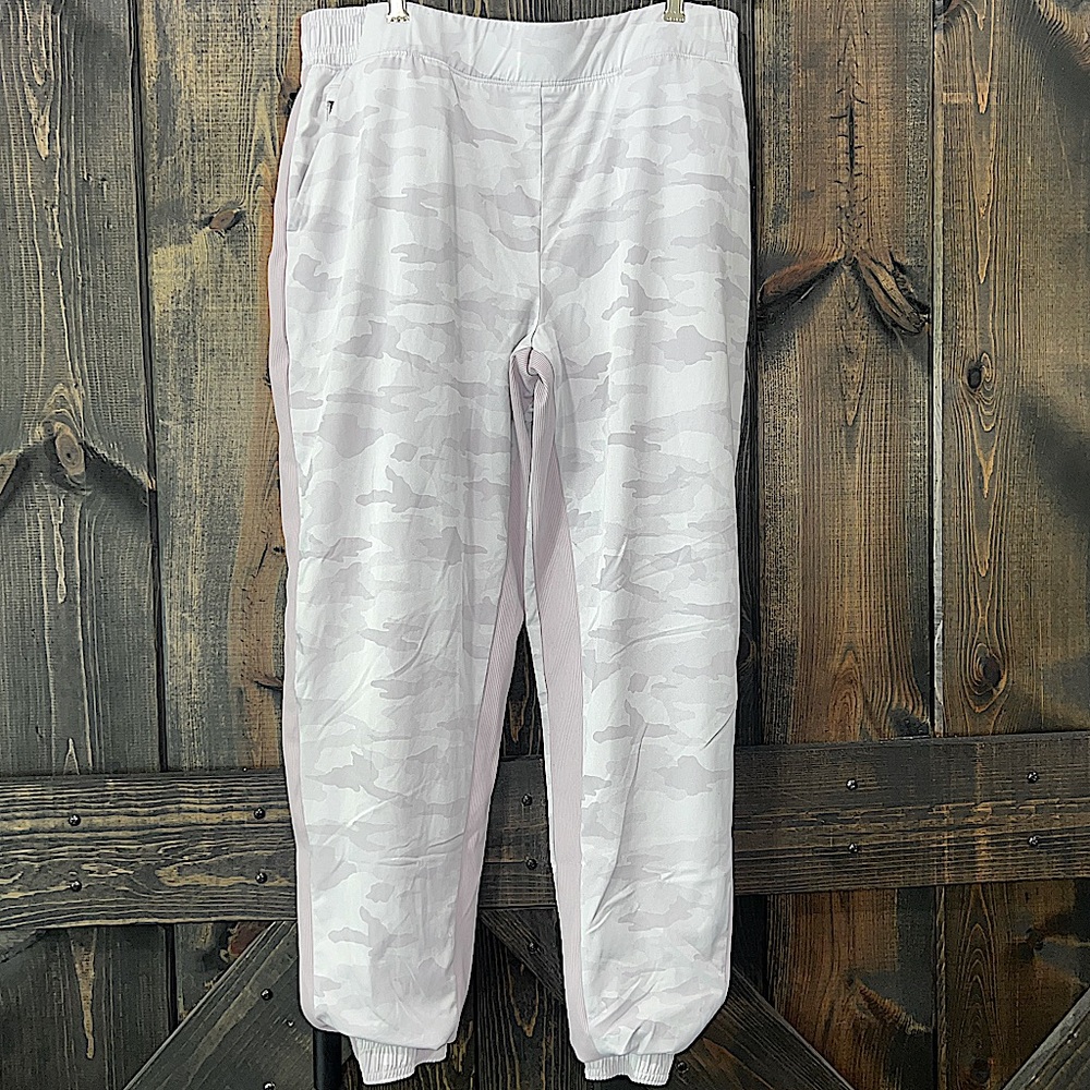 Athleta Camo Joggers Pants 16 Lined Purple Dusty Mauve Zipper Pockets Stretch